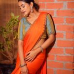 Kaavya Arivumani Instagram – Swipe and sing the song inayae ππΆπ§‘
Shot by @studio212_photography
Styled by @indu_ig
Makeup @vishaa_hairandmakeup
Drapist @anu_hairstylist_sareedrapist
Wearing @varshamaran_official
Earring @fineshinejewels
#kaavya#kaavyaarivumani