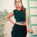 Kaavya Arivumani Instagram - Faraataa ✨🫨 Photography:@studio212_photography styled by: @ishwaryaalaguvel makeup: @zai.makeover.studio outfit: @tnt_designstudio #kaavya#kaavyaarivumani earrings: @fineshinejewels