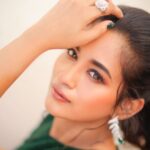 Kaavya Arivumani Instagram - Faraataa ✨🫨 Photography:@studio212_photography styled by: @ishwaryaalaguvel makeup: @zai.makeover.studio outfit: @tnt_designstudio #kaavya#kaavyaarivumani earrings: @fineshinejewels