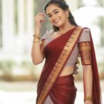 Kaavya Arivumani Instagram - இனிய தீபாவளி நல்வாழ்த்துக்கள் 🩷✨ Costumes - @kaarigai.sarees Photographer - @camerasenthil Makeup - @jeevya_makeoverartistry Hair - @purpleplusnagu Shoot by @rrajeshananda #kaavya#kaavyaarivumani