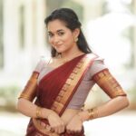 Kaavya Arivumani Instagram - இனிய தீபாவளி நல்வாழ்த்துக்கள் 🩷✨ Costumes - @kaarigai.sarees Photographer - @camerasenthil Makeup - @jeevya_makeoverartistry Hair - @purpleplusnagu Shoot by @rrajeshananda #kaavya#kaavyaarivumani