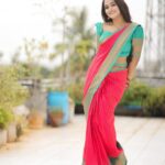 Kaavya Arivumani Instagram - Kanimozhiyae❤️ Muah:@jeevya_makeoverartistry ❤️beautifully draped thesaree and makeup 😌❤️ Favourite saree💙:@_sindhufashions_ Loving this series shot by :@prismatic_photography_7 Blouse enhanced this look ☺️:@askcouture.7