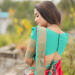 Kaavya Arivumani Instagram - Kanimozhiyae❤️ Muah:@jeevya_makeoverartistry ❤️beautifully draped thesaree and makeup 😌❤️ Favourite saree💙:@_sindhufashions_ Loving this series shot by :@prismatic_photography_7 Blouse enhanced this look ☺️:@askcouture.7