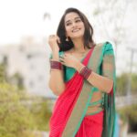 Kaavya Arivumani Instagram - Kanimozhiyae❤️ Muah:@jeevya_makeoverartistry ❤️beautifully draped thesaree and makeup 😌❤️ Favourite saree💙:@_sindhufashions_ Loving this series shot by :@prismatic_photography_7 Blouse enhanced this look ☺️:@askcouture.7
