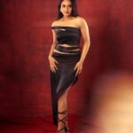 Kaavya Arivumani Instagram - Divine in black 🖤 Shot by :@ikriosgokul Costume:@shri_she Muah:@noormakeup_mehndi Styling :@anand.aries #kaavya #kaavyaarivumani