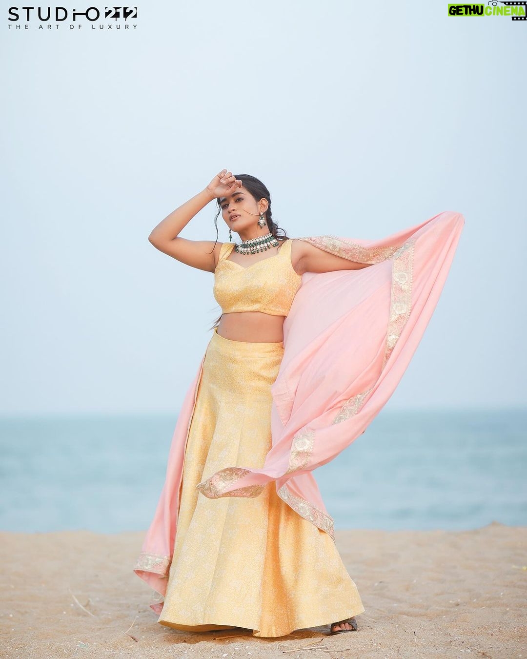 Kaavya Arivumani Instagram - Feelin goldyy in my element âď¸đ Ft @kaavyaarivumanioffl shot by @studio212_photography Styled @indu_ig Makeup @vishaa_hairandmakeup Hairdo @anu_hairstylist_sareedrapist Wearing @maolia_3 Jewelry @fineshinejewels #kaavya#kaavyaarivumani