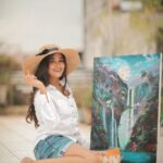 Kaavya Arivumani Instagram - I paint my world🌍🎨🖌️ @dhanush__photography @jeevya_makeoverartistry