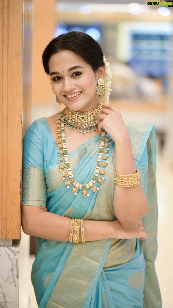Kaavya Arivumani Instagram - Embark on a journey through timeless beauty with me as I unwrap the splendour of VBJ’s Bridal Collection! Their bridal jewellery, meticulously handcrafted, captures every nuance of a bride’s desires for her wedding day. The way each piece glistens and adorns, it’s as if they were created to complement the dreams of her heart! My admiration for this jewellery isn’t just a momentary fascination; it’s a heartfelt endorsement from someone who has discovered a world of beauty in VBJ. It’s your turn to find the piece that speaks to your soul and becomes an enduring part of your journey. Visit VBJ and make your bridal dreams come true.