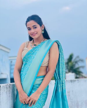 Kaavya Arivumani Instagram - Hey💙

@abrv_boutique 
@sri.saicollections