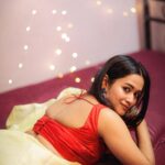 Kaavya Arivumani Instagram - Poo avizhum pozhudhil Orr aayiram kanaa Orr kanavin vazhiyil Adhae nila💭💟 . @dhanush__photography @chettinad_sarees . #kaavya#kaavyaarivumani