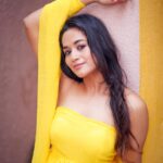 Kaavya Arivumani Instagram - Sunshine ☀️🌻 📸@haran_official_ 🩱@arudpa 💄@jeevya_makeoverartistry #kaavya#kaavyaarivumani #instagood