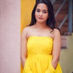 Kaavya Arivumani Instagram - Sunshine ☀️🌻 📸@haran_official_ 🩱@arudpa 💄@jeevya_makeoverartistry #kaavya#kaavyaarivumani #instagood