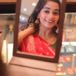 Kaavya Arivumani Instagram - தங்கமயில் மெகா செயின் திருவிழா நவம்பர் 26 ஞாயிற்றுக்கிழமை ஒரு நாள் மட்டும் ஒவ்வொரு நாளும் வாகை சூட தங்கமயிலின் பிரத்தியேக தங்க செயின் கலெக்சன்கள். சிறப்பு சலுகையாக 10 கிராம் தங்கத்திற்கு 30 கிராம் வெள்ளி இலவசம். தங்கம் வாங்க தங்கமயிலுக்கு வாங்க. #thangamayil #chainfest #megachainfest #goldchainfest #onedayfest #goldjewelry #goldoffer #specialoffer #chainday #thangamayilchainfest #chaincollections #mugapuchain #thirumangalayachain #weddingchain #fancychain