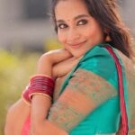 Kaavya Arivumani Instagram - Just❤️ Muah:@jeevya_makeoverartistry ❤️beautifully draped thesaree and makeup 😌❤️ Favourite saree💙:@_sindhufashions_ Loving this series shot by :@prismatic_photography_7 Blouse enhanced this look ☺️:@askcouture.7