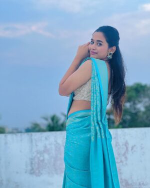 Kaavya Arivumani Instagram - Hey💙

@abrv_boutique 
@sri.saicollections