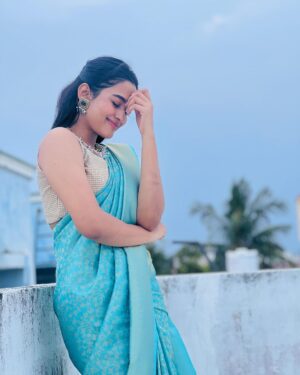 Kaavya Arivumani Instagram - Hey💙

@abrv_boutique 
@sri.saicollections