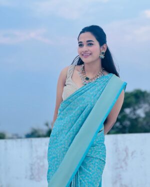 Kaavya Arivumani Instagram - Hey💙

@abrv_boutique 
@sri.saicollections