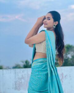 Kaavya Arivumani Instagram - Hey💙 @abrv_boutique @sri.saicollections