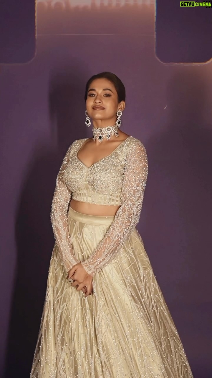 Kaavya Arivumani Instagram - Silver hues ๐๐ฉถ shot by @imthefashionfellow Styled by @indu_ig M & H @kaviyaartistry_off @sweh_artistry @achusai_artistry Wearing @krishkarthik_official Jewelry @aaranyarentaljewellery Assisted @_rd_styles_
