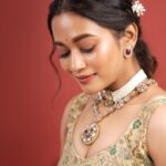 Kaavya Arivumani Instagram - I caught u looking at me 👀👑 My recent fav shoot🫶🏻❤️ @indu_ig @makeupidaya @fineshinejewels @_.nevedhitha._ @sabitha_seenu_hairstylist @en.nizharpadam @magariga_couture #kaavya#kaavyaarivumani