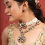 Kaavya Arivumani Instagram - I caught u looking at me 👀👑 My recent fav shoot🫶🏻❤️ @indu_ig @makeupidaya @fineshinejewels @_.nevedhitha._ @sabitha_seenu_hairstylist @en.nizharpadam @magariga_couture #kaavya#kaavyaarivumani