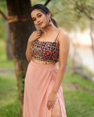 Kaavya Arivumani Instagram - I look more chubbier than now,since it was shot five months back ! ☺️💓

@indu_ig 
@haran_official_ 
@deepika_hairstyles 
@deepz_beautyjourney 
@theneedlecraft.world 
@the_beta_girl 

#kaavya#kaavyaarivumani