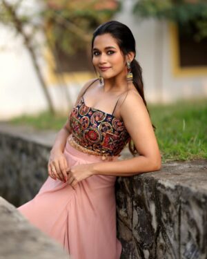 Kaavya Arivumani Instagram - I look more chubbier than now,since it was shot five months back ! ☺️💓

@indu_ig 
@haran_official_ 
@deepika_hairstyles 
@deepz_beautyjourney 
@theneedlecraft.world 
@the_beta_girl 

#kaavya#kaavyaarivumani