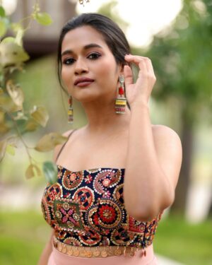 Kaavya Arivumani Instagram - I look more chubbier than now,since it was shot five months back ! ☺️💓

@indu_ig 
@haran_official_ 
@deepika_hairstyles 
@deepz_beautyjourney 
@theneedlecraft.world 
@the_beta_girl 

#kaavya#kaavyaarivumani