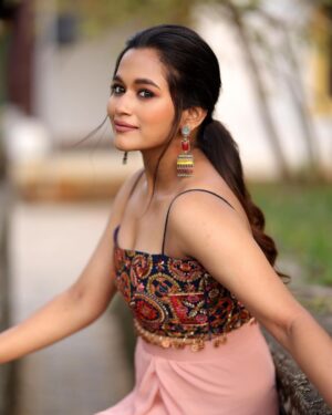 Kaavya Arivumani Instagram - I look more chubbier than now,since it was shot five months back ! ☺️💓

@indu_ig 
@haran_official_ 
@deepika_hairstyles 
@deepz_beautyjourney 
@theneedlecraft.world 
@the_beta_girl 

#kaavya#kaavyaarivumani