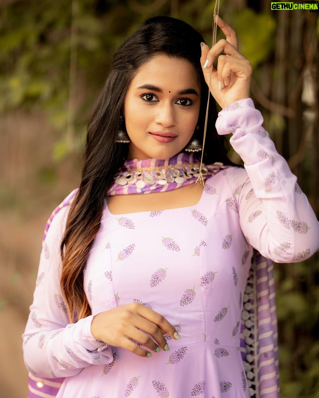 Kaavya Arivumani Instagram - Aura doesnโt lie๐ธ๐ Team : ๐@priya_dharshini_makeupartist ๐@ivalinmabia ๐ธ@camerasenthil ๐@mani_stylist_ Oraganised by ;@rrajeshananda #kaavya#kaavyaarivumani #instagram
