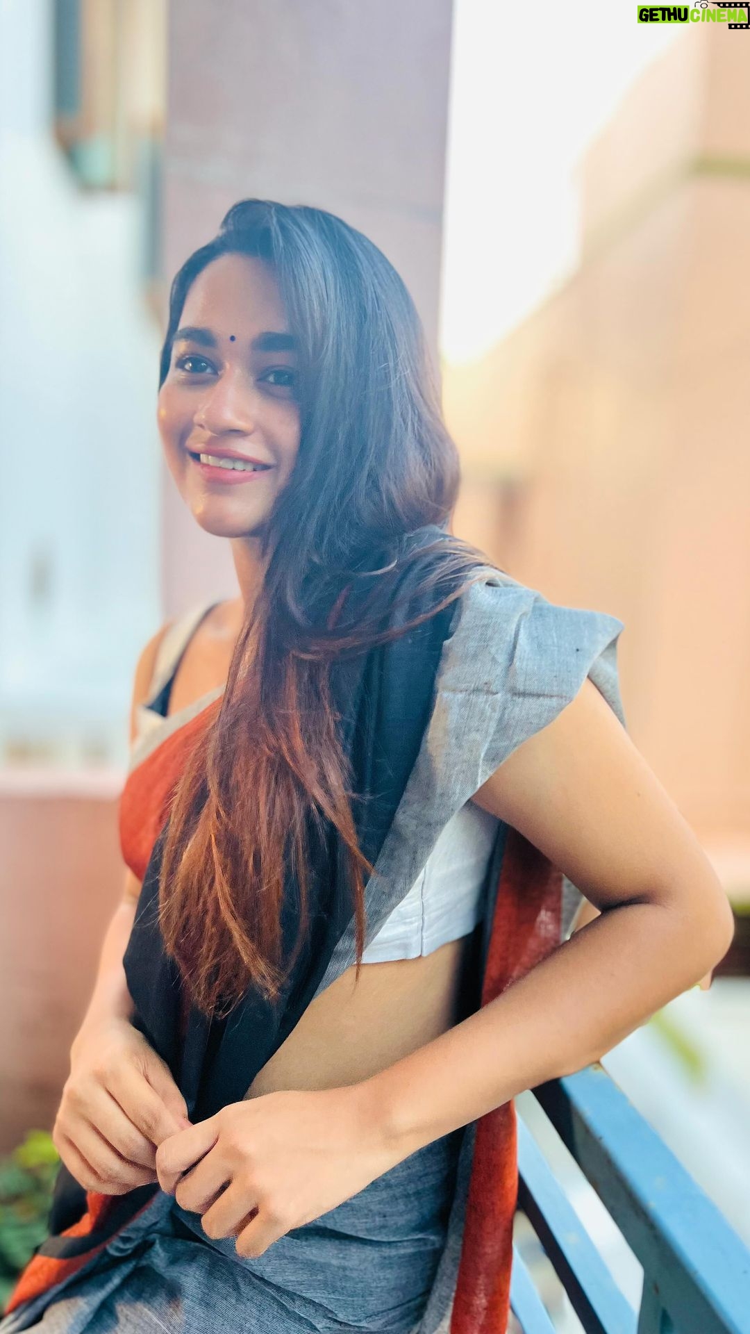 Kaavya Arivumani Instagram - Some glimpse of self motivation from Thalaivar words 👀💭Love and love only ❤️ 1.Thankyou Saveetha for having me !! 2.Thankyou Future school (Ambur ) for having me !!🌸 From the bottom of my heart .,I’ll keep striving for the one I want .,and I’ll keep on working to entertain to you all ♥️🪄 #kaavya##kaavyaarivumani #gratitude @os_eventz Thankyou!!