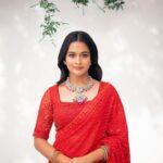 Kaavya Arivumani Instagram - Red nga❤️comment a song for the look 🌸 Team🌸🥰 Styled by @indu_ig 💕Fav🫡 Mua:@deepz_beautyjourney 👗@yaradesigners Hair:@deepika_hairstyles 📸@haran_official_ 💍@stylorisilver #kaavya#kaavyaarivumani #instagram#cinema