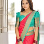 Kaavya Arivumani Instagram - Kanimozhiyae❤️ Muah:@jeevya_makeoverartistry ❤️beautifully draped thesaree and makeup 😌❤️ Favourite saree💙:@_sindhufashions_ Loving this series shot by :@prismatic_photography_7 Blouse enhanced this look ☺️:@askcouture.7