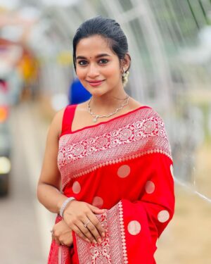 Kaavya Arivumani Instagram - Wedding scenes❤️
.
Saree:@house_of_swaroopa 
Jewel :@womensuniquecollection 
Blouse :@d3boutiquee 
.

#kaavya#kaavyaarivumani