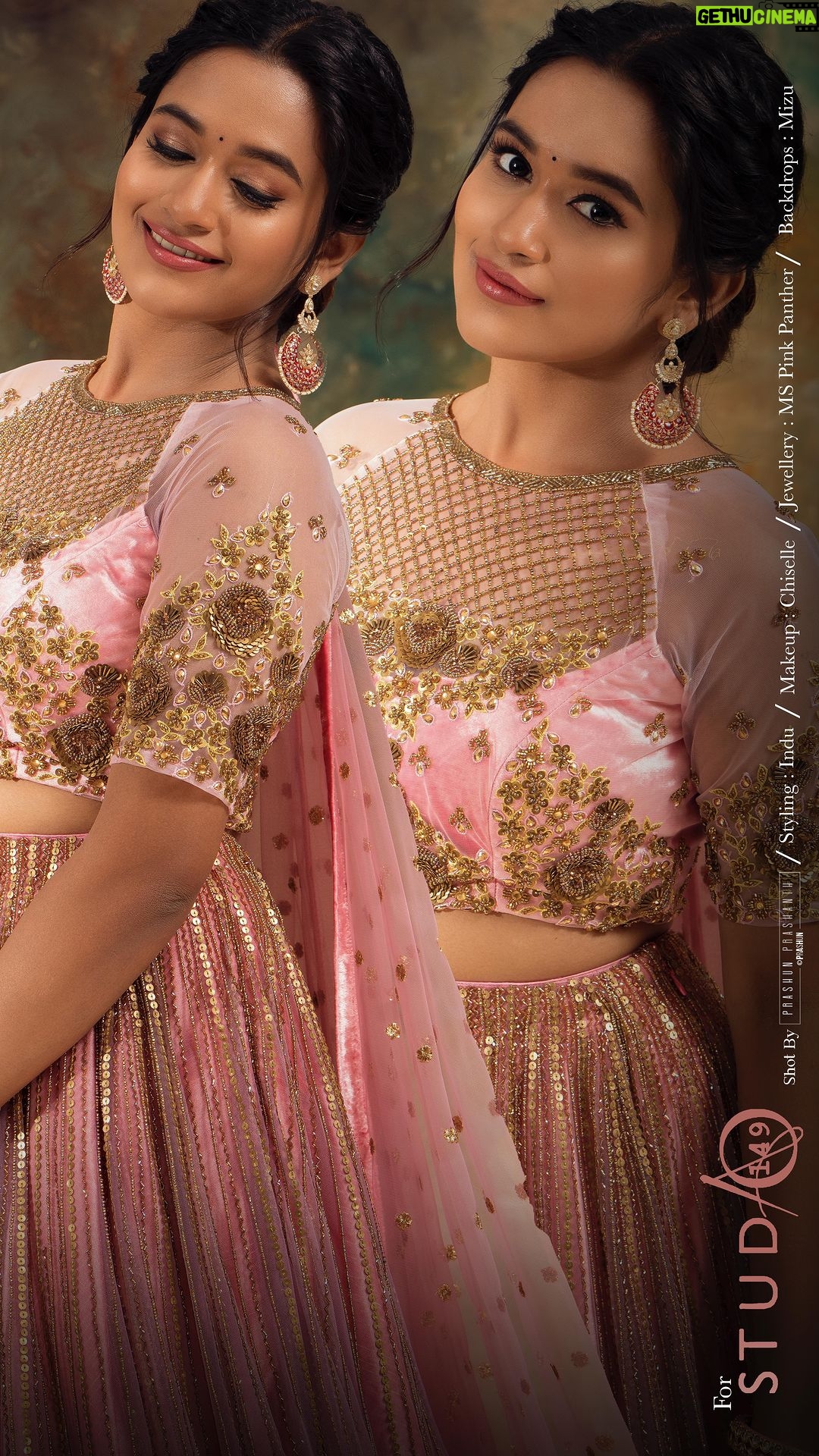 Kaavya Arivumani Instagram - Another track from PS I once again!✨ .. .. Recent work for @studio149 with @kaavyaarivumanioffl ✨ .. .. Co Styled by @indu_ig ✨ .. .. Makeup & Hair @chisellemakeupandhair ✨ .. .. Jewellery @mspinkpantherjewel ✨ .. .. Backdrops from @mizubackdrops ✨ .. .. #chennaifashion #chennaimodel #she #tribal #experimentalfashion #pastels #tones #gameoftones #prashunprashanthsridhar #gold #miral #raw #prashunprashanth #chennaifashionphotographer #goldsaree #goldlehanga #chennaifashionphotography #chennaicommercialphotographer Chennai, India