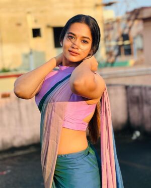 Kaavya Arivumani Instagram - Okay but saree💜

@keziah_costume_stylist 
@hafsaaddotcom 
@beufashions 

#kaavya#kaavyaarivumani
