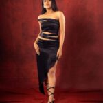 Kaavya Arivumani Instagram - Divine in black 🖤 Shot by :@ikriosgokul Costume:@shri_she Muah:@noormakeup_mehndi Styling :@anand.aries #kaavya #kaavyaarivumani