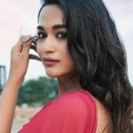 Kaavya Arivumani Instagram – இனிய தமிழ் புத்தாண்டு நல்வாழ்த்துக்கள்❤️

Makeup and hair:@jeevya_makeoverartistry ♥️
Saree and blouse :🥰@knotweddinghouse 
📸@raghul_raghupathy 
@retouch_by_gokul 

#kaavya#kaavyaarivumani