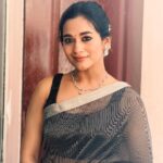 Kaavya Arivumani Instagram - Andddd thennnn black 📸🌪️ For the trailer launch of Ripubry ! Saree:@thepallushop Makeup and hair :@jeevya_makeoverartistry #kaavya#kaavyaarivumani