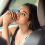 Kaavya Arivumani Instagram - Sing with me Adadaaaaaa 🙈🖤 @dhanush__photography @jeevya_makeoverartistry #kaavya#kaavyaarivumani #instagram