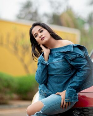 Kaavya Arivumani Instagram - The OG vibes 🎭

@jeevya_makeoverartistry 
@dhanush__photography 

#kaavya#kaavyaarivumani #instagram#instadaily #cinema#kollywood #inspirationalquotes #tamil#tamilsongs #ᴛᴀᴍɪʟᴄɪɴᴇᴍᴀ