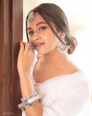 Kaavya Arivumani Instagram - Got ready for 2023 with all power and peace !✨🤍!
Are u ready ?

.
 shot by @haran_official_ 

Styled by @indu_ig 
Makeup @deepz_beautyjourney 
Drapist @noormakeup_mehndi 
Hair do @deepika_hairstyles 
Outfit @theneedlecraft.world 
Jewelry @the_beta_girl 

Location partner @marutham.village.resort

.
.

#kaavya#kaavyaarivumani #cinema#tamil #tamilcinema #instagram #newyear2023 #2023