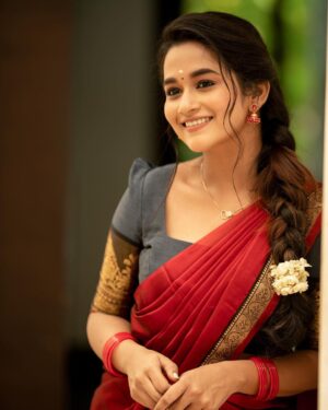 Kaavya Arivumani Instagram - இனிய இனியா..♥️

@ivalinmabia 
@camerasenthil 
@priya_dharshini_makeupartist 
@mani_stylist_ 
@rrajeshananda 

#kaavya#kaavyaarivumani 

#pastels#chennai #tamilponnu #tamil #traditional #success #tamilcinema #chennaidiaries