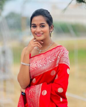 Kaavya Arivumani Instagram - Wedding scenes❤️
.
Saree:@house_of_swaroopa 
Jewel :@womensuniquecollection 
Blouse :@d3boutiquee 
.

#kaavya#kaavyaarivumani