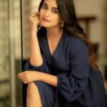 Kaavya Arivumani Instagram - Inky girlyy 💙 @priya_dharshini_makeupartist @mani_stylist_ @camerasenthil @rrajeshananda #kaavya#kaavyaarivumani