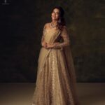 Kaavya Arivumani Instagram - Dipping In Gold ✨ .. .. Recent work for @studio149 with @kaavyaarivumanioffl ✨ .. .. Co Styled by @indu_ig ✨ .. .. Makeup & Hair @chisellemakeupandhair ✨ .. .. Jewellery @mspinkpantherjewel ✨ .. .. Backdrops from @mizubackdrops ✨ .. .. #chennaifashion #chennaimodel #she #tribal #experimentalfashion #pastels #tones #gameoftones #prashunprashanthsridhar #gold #miral #raw #prashunprashanth #chennaifashionphotographer #goldsaree #goldlehanga #chennaifashionphotography #chennaicommercialphotographer Chennai, India
