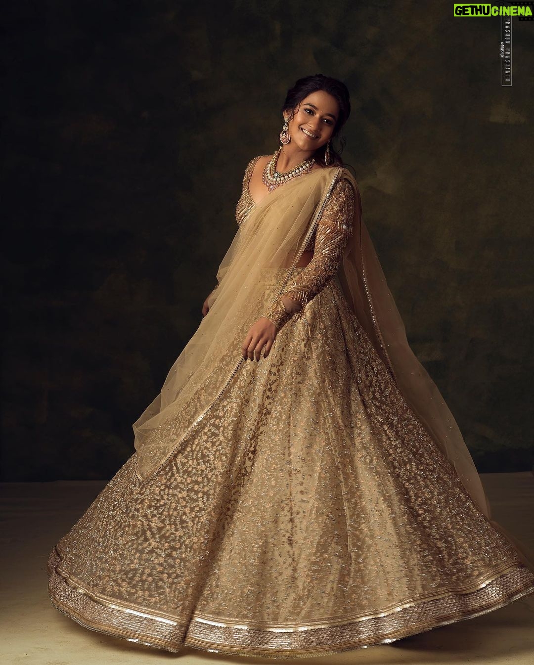 Kaavya Arivumani Instagram - Dipping In Gold ✨ .. .. Recent work for @studio149 with @kaavyaarivumanioffl ✨ .. .. Co Styled by @indu_ig ✨ .. .. Makeup & Hair @chisellemakeupandhair ✨ .. .. Jewellery @mspinkpantherjewel ✨ .. .. Backdrops from @mizubackdrops ✨ .. .. #chennaifashion #chennaimodel #she #tribal #experimentalfashion #pastels #tones #gameoftones #prashunprashanthsridhar #gold #miral #raw #prashunprashanth #chennaifashionphotographer #goldsaree #goldlehanga #chennaifashionphotography #chennaicommercialphotographer Chennai, India