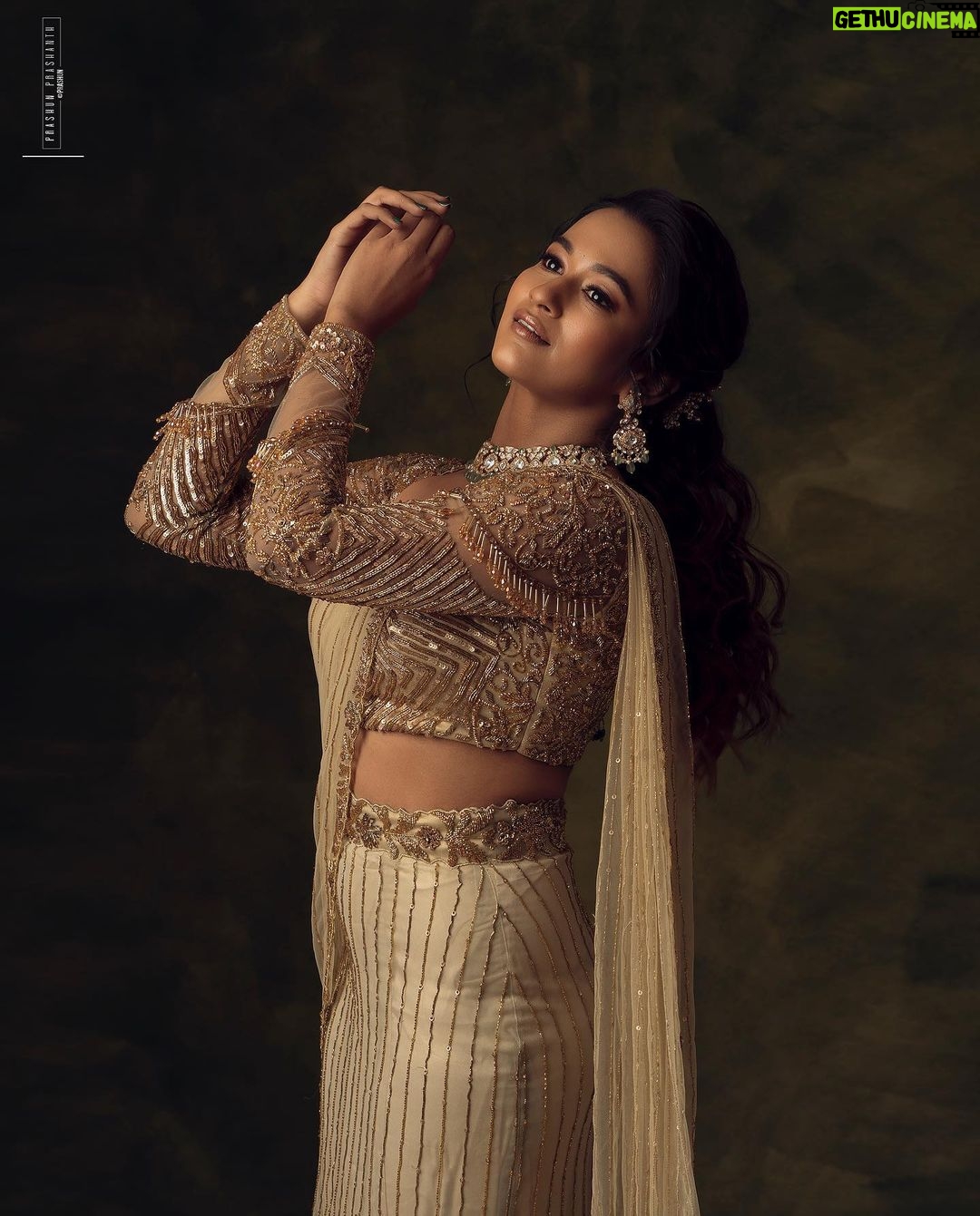 Kaavya Arivumani Instagram - Dipping In Gold ✨ .. .. Recent work for @studio149 with @kaavyaarivumanioffl ✨ .. .. Co Styled by @indu_ig ✨ .. .. Makeup & Hair @chisellemakeupandhair ✨ .. .. Jewellery @mspinkpantherjewel ✨ .. .. Backdrops from @mizubackdrops ✨ .. .. #chennaifashion #chennaimodel #she #tribal #experimentalfashion #pastels #tones #gameoftones #prashunprashanthsridhar #gold #miral #raw #prashunprashanth #chennaifashionphotographer #goldsaree #goldlehanga #chennaifashionphotography #chennaicommercialphotographer Chennai, India