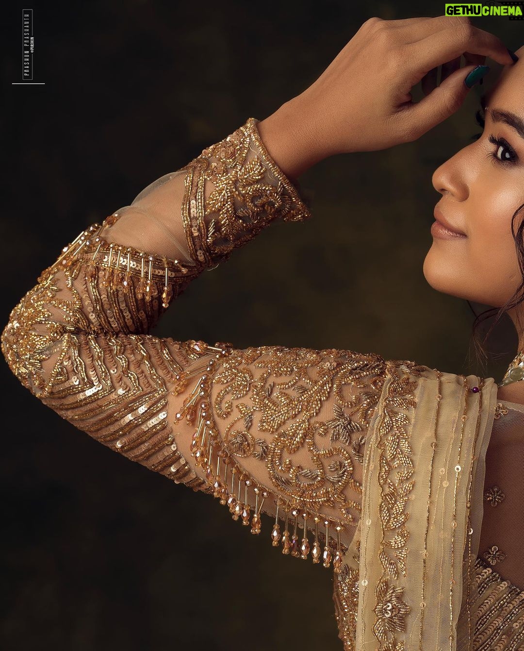 Kaavya Arivumani Instagram - Dipping In Gold ✨ .. .. Recent work for @studio149 with @kaavyaarivumanioffl ✨ .. .. Co Styled by @indu_ig ✨ .. .. Makeup & Hair @chisellemakeupandhair ✨ .. .. Jewellery @mspinkpantherjewel ✨ .. .. Backdrops from @mizubackdrops ✨ .. .. #chennaifashion #chennaimodel #she #tribal #experimentalfashion #pastels #tones #gameoftones #prashunprashanthsridhar #gold #miral #raw #prashunprashanth #chennaifashionphotographer #goldsaree #goldlehanga #chennaifashionphotography #chennaicommercialphotographer Chennai, India