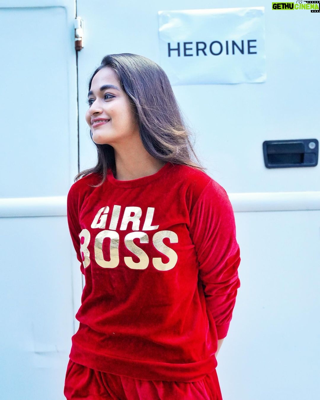 Kaavya Arivumani Instagram - The moment in life worth waited for ., it’s happening! Marking the next chapter with all gratitude and happiness ! ❤️ From a middle class family ,without any background .,As an actor .,doing Shortfilms,then stepping into small screen ,from a scratch to lead ., then stepping into big screen from scratch to lead as Heroine 🎥🎞️.,been my entire career goal !☺️It was quite a journey ! Thanking each and everyone behind my journey ! Would like to mention everyone in my future posts ! But thankyou for my fans and family ,friends ,colleagues and wellwishers ,stood with me till here❤️🫶🏻 I promise to strive to prove you all for the love u have showered me and to entertain to u all until my last breath !🪽🤗 Veryvery grateful to my movie team for making this happen !! Waiting to update u all soon !🫶🏻 📸:@kaviarasan_photography #gratitudepost #bigupdatescomingsoon #kaavya#kaavyaarivumani #instagram